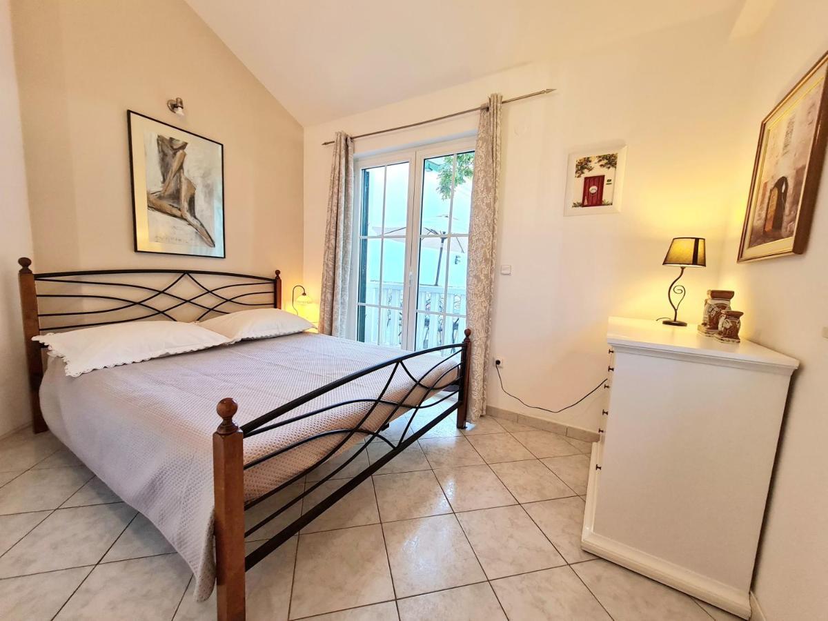 Apartment Ivana Borak Omiš Esterno foto