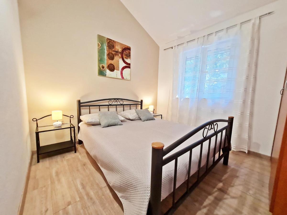 Apartment Ivana Borak Omiš Esterno foto
