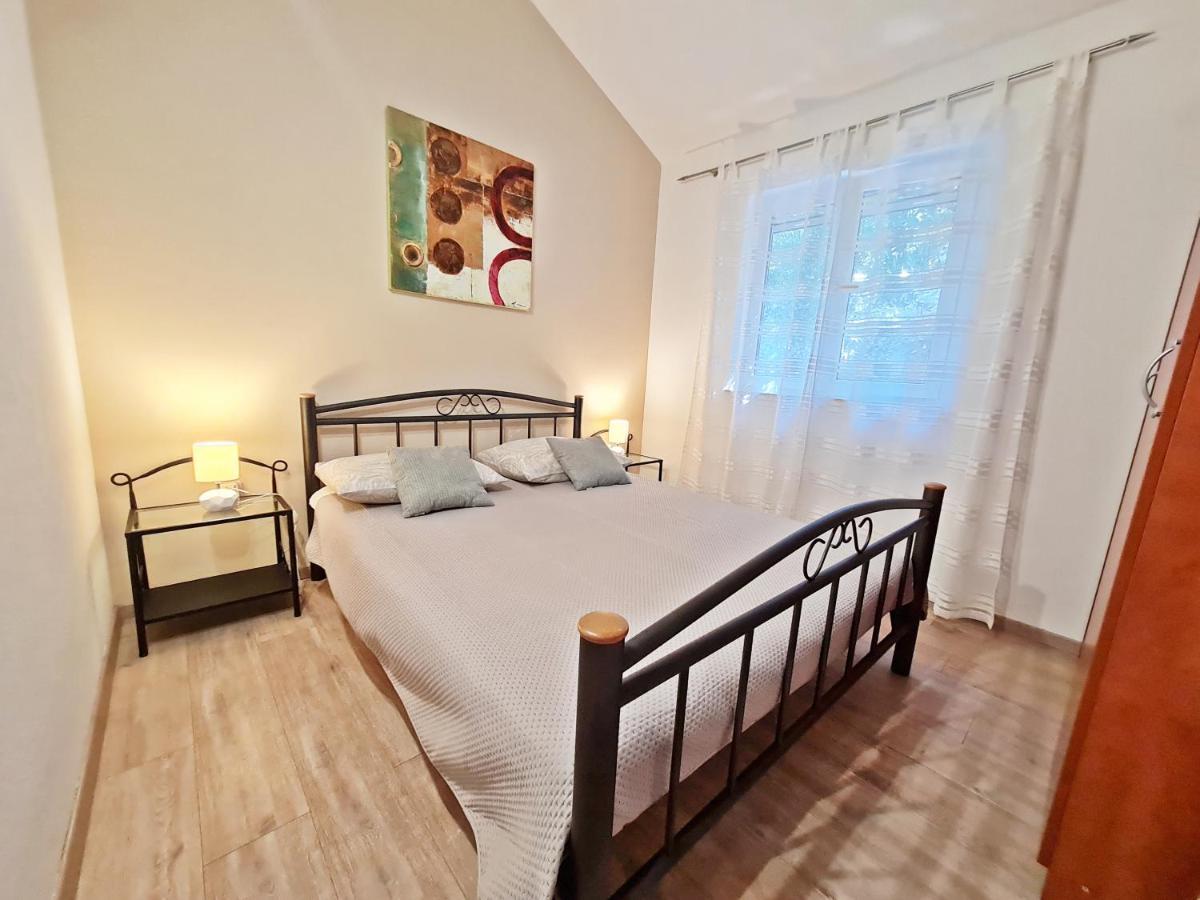Apartment Ivana Borak Omiš Esterno foto